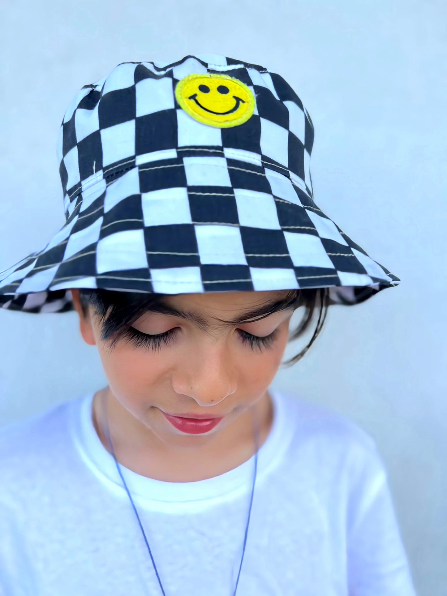 Smile check bucket hat